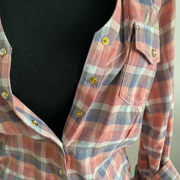 Beautiful Shirt with Designs - Picture 6 of 14